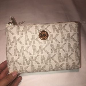 MK pouch